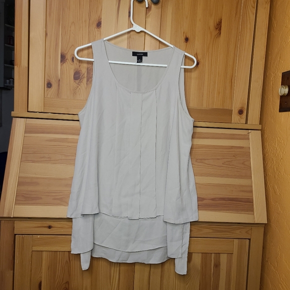 Cream/Tan Flowy Tunic/Tank Size 10 - Picture 4 of 5